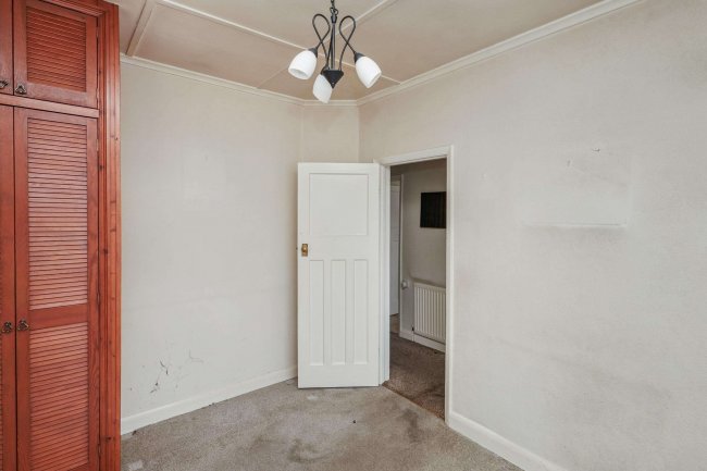 6 Russell Road, Chingford, London, E4 8HB 2