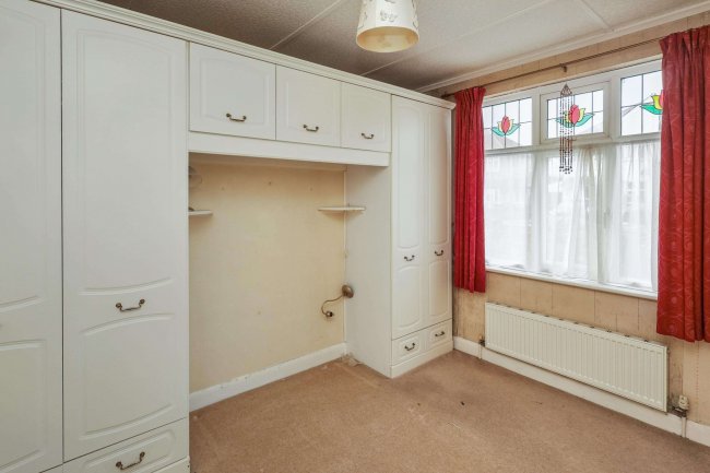 6 Russell Road, Chingford, London, E4 8HB 2