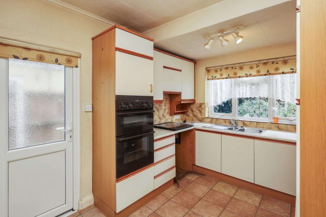 6 Russell Road, Chingford, London, E4 8HB 2