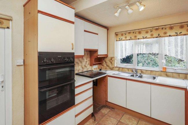 6 Russell Road, Chingford, London, E4 8HB 2