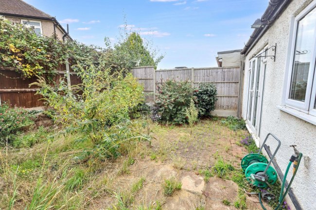 6 Russell Road, Chingford, London, E4 8HB 2