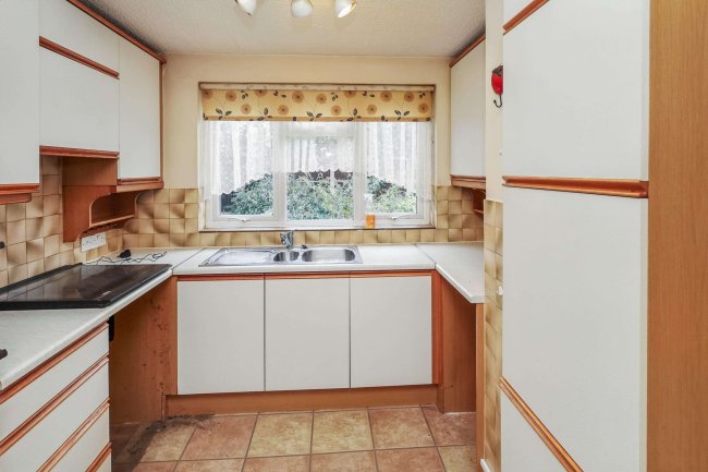 6 Russell Road, Chingford, London, E4 8HB 2