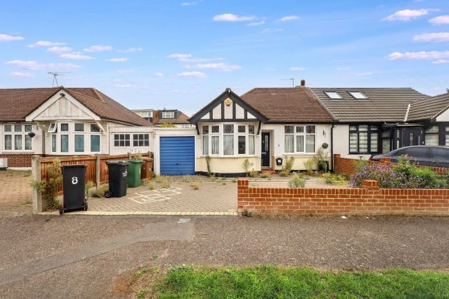 6 Russell Road, Chingford, London, E4 8HB 2