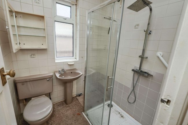 6 Russell Road, Chingford, London, E4 8HB 2