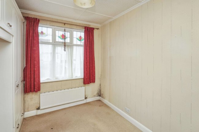 6 Russell Road, Chingford, London, E4 8HB 2