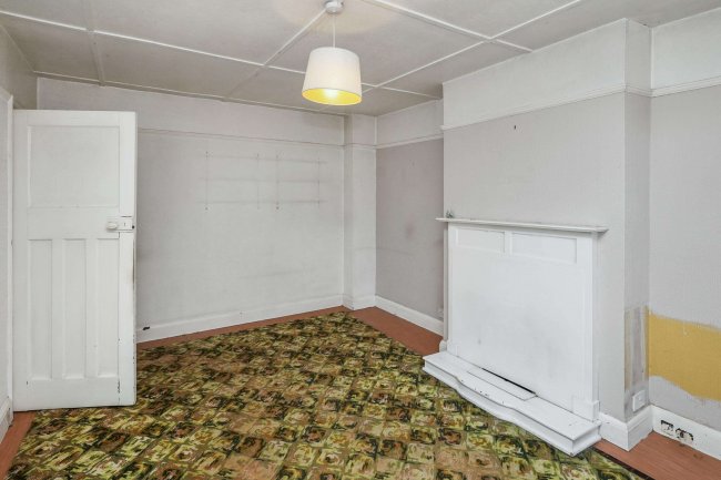 77/79 Tavistock Avenue, St. Albans, Hertfordshire, AL1 2NL 9