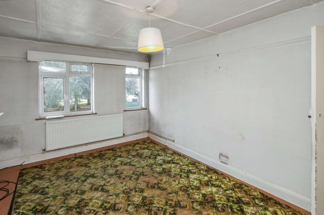 77/79 Tavistock Avenue, St. Albans, Hertfordshire, AL1 2NL 9