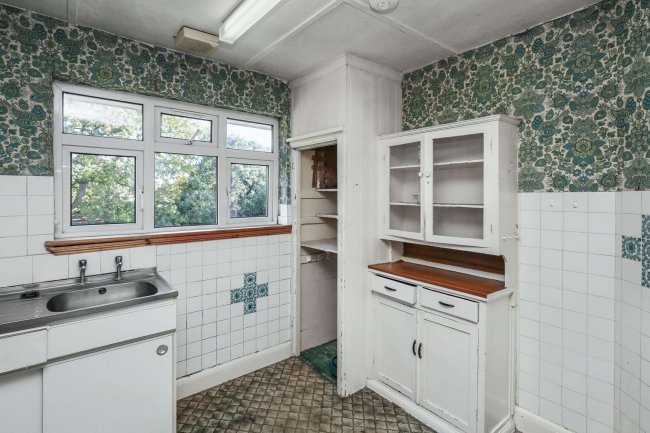 77/79 Tavistock Avenue, St. Albans, Hertfordshire, AL1 2NL 9