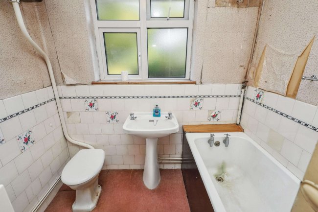 77/79 Tavistock Avenue, St. Albans, Hertfordshire, AL1 2NL 9