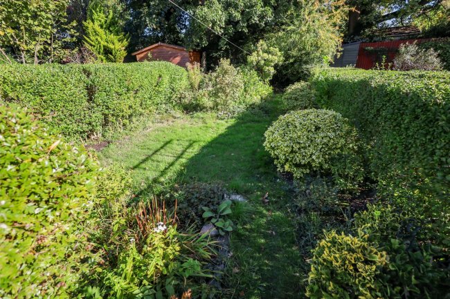 77/79 Tavistock Avenue, St. Albans, Hertfordshire, AL1 2NL 9