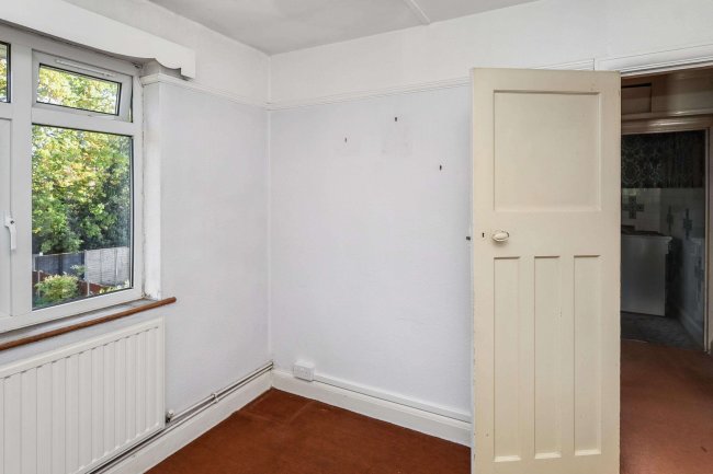 77/79 Tavistock Avenue, St. Albans, Hertfordshire, AL1 2NL 9