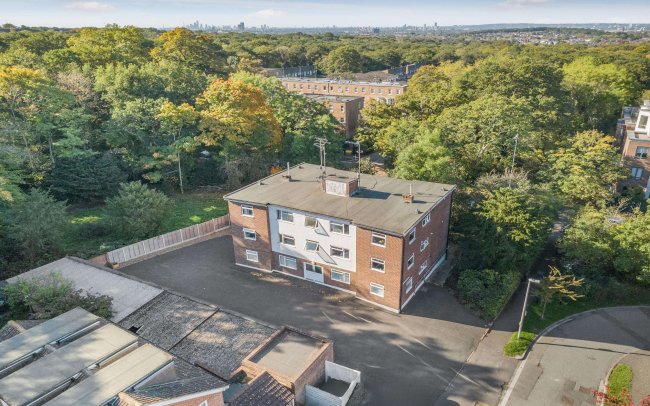 1-6 Whitehall Lodge, Bentley Way, Woodford Green IG8 0SF 10