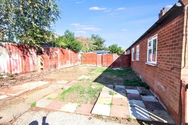 1 Carter Close, Brampton, Huntingdon, Cambridgeshire PE28 4UY 9