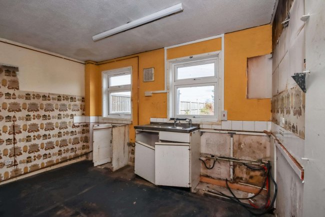 16 Dukes Road, Eaton Socon, St. Neots, Cambridgeshire, PE19 8DD 7