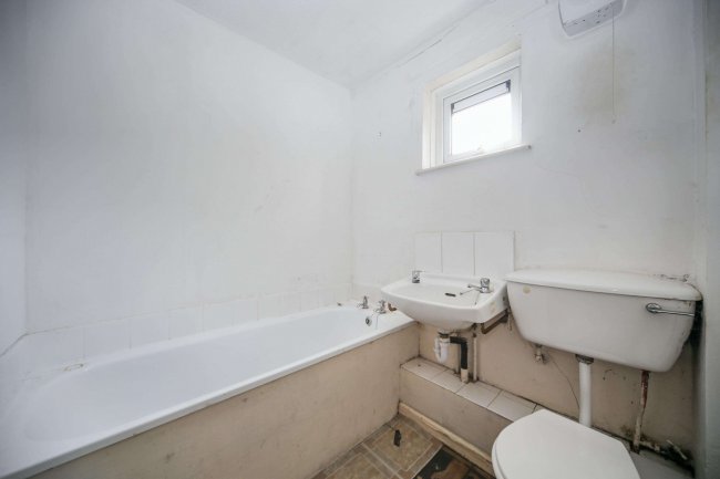 8 Fell View, Chorley, Lancashire, PR6 0NT 2