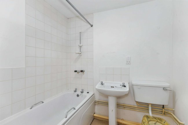 9 Penrith Drive, Wellingborough, Northamptonshire NN8 3XL 1