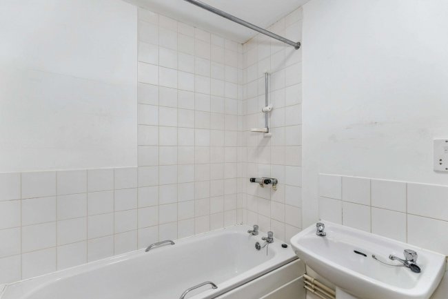 9 Penrith Drive, Wellingborough, Northamptonshire NN8 3XL 1