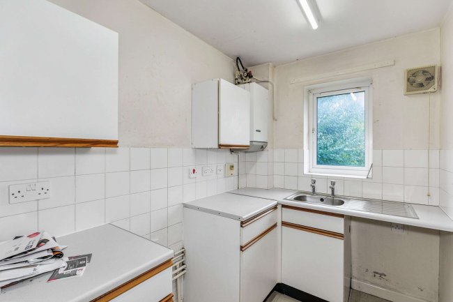 9 Penrith Drive, Wellingborough, Northamptonshire NN8 3XL 1