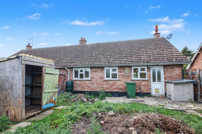 13 Pingle Bank, Holme, Peterborough, Cambridgeshire, PE7 3PJ 9