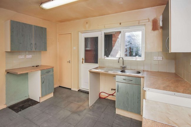 14 Manor Close, Yaxley, Peterborough, Cambridgeshire, PE7 3NS 10