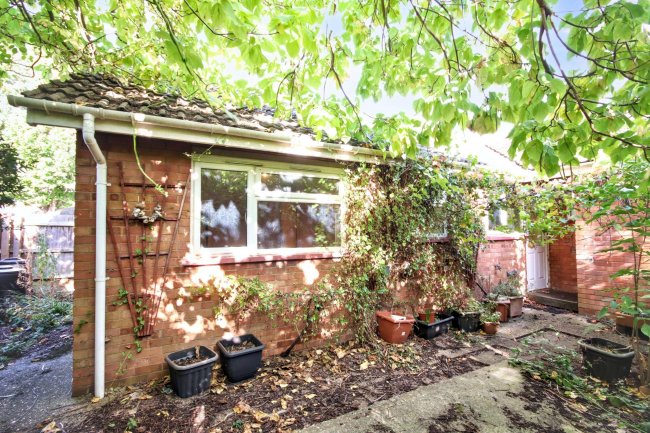 14 Manor Close, Yaxley, Peterborough, Cambridgeshire, PE7 3NS 10