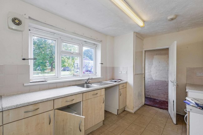 19 Wintringham Road, St. Neots, Cambridgeshire, PE19 1NX 3