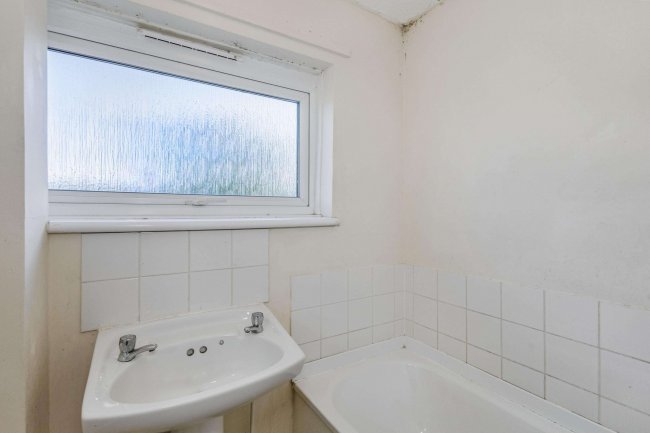 19 Wintringham Road, St. Neots, Cambridgeshire, PE19 1NX 3