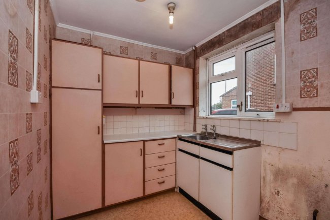 34 Hawthorn Road, St. Neots, Cambridgeshire, PE19 1EY 6