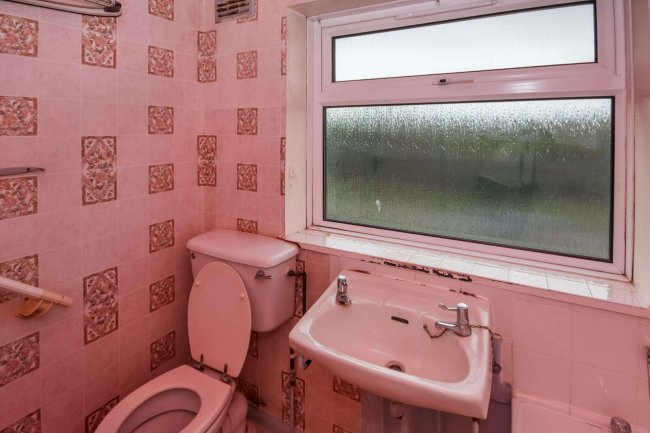 34 Hawthorn Road, St. Neots, Cambridgeshire, PE19 1EY 6