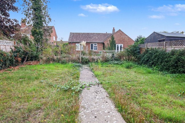 34 Hawthorn Road, St. Neots, Cambridgeshire, PE19 1EY 6