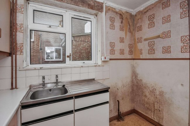 34 Hawthorn Road, St. Neots, Cambridgeshire, PE19 1EY 6