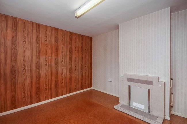 34 Hawthorn Road, St. Neots, Cambridgeshire, PE19 1EY 6