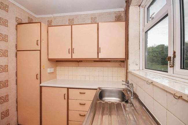 34 Hawthorn Road, St. Neots, Cambridgeshire, PE19 1EY 6