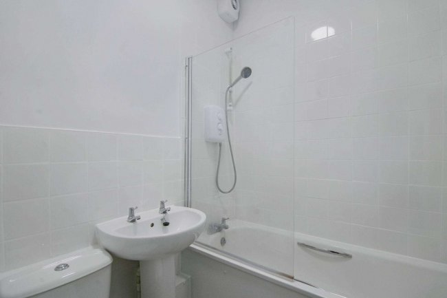 Flat C, 197 Kilburn Park Road, London NW6 5LG 2