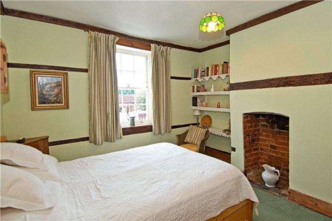 5 Postboys Row, Between Streets, Cobham, KT11 1AB 4