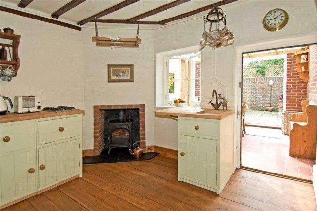 5 Postboys Row, Between Streets, Cobham, KT11 1AB 4