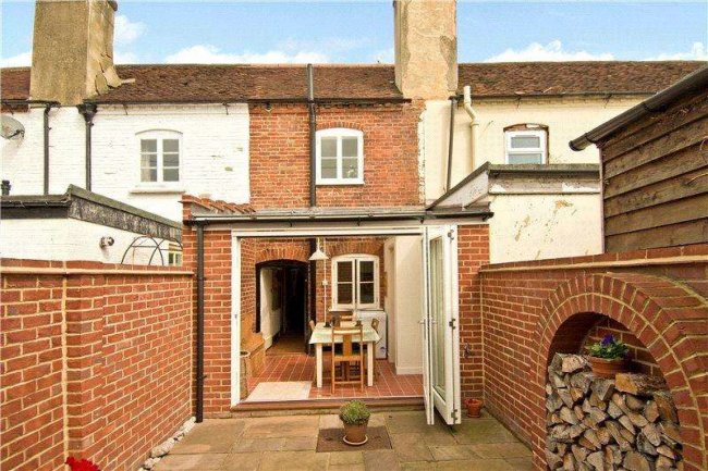 5 Postboys Row, Between Streets, Cobham, KT11 1AB 4