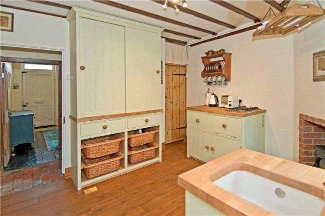 5 Postboys Row, Between Streets, Cobham, KT11 1AB 4