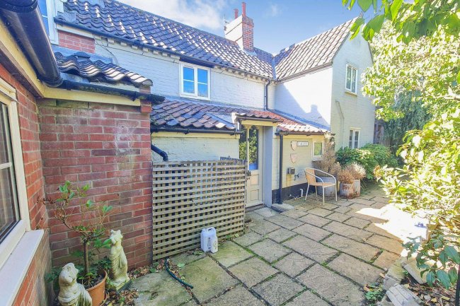 Pear Tree Cottage, Kirstead, Norfolk, NR15 1EA 5