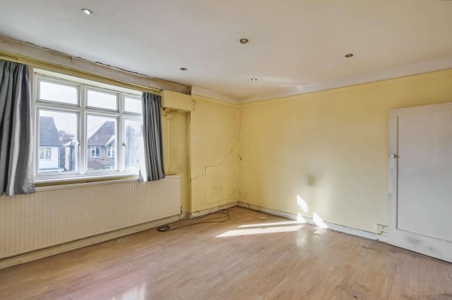 8 Tithe Court, Hall Lane, London NW4 4TL 4