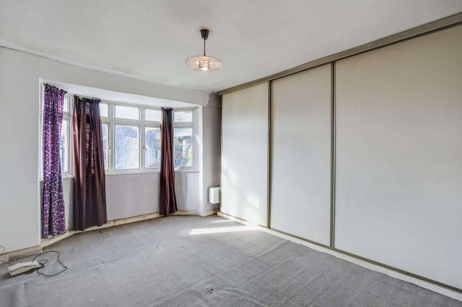 8 Tithe Court, Hall Lane, London NW4 4TL 4