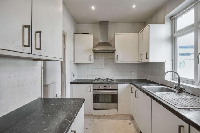 8 Tithe Court, Hall Lane, London NW4 4TL 4