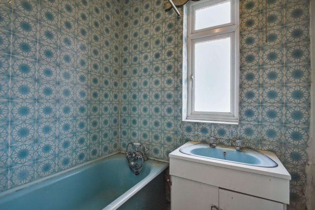 8 Tithe Court, Hall Lane, London NW4 4TL 4