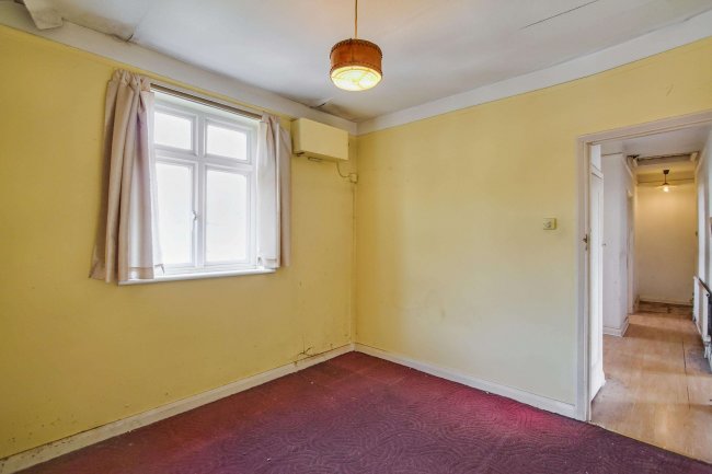 8 Tithe Court, Hall Lane, London NW4 4TL 4