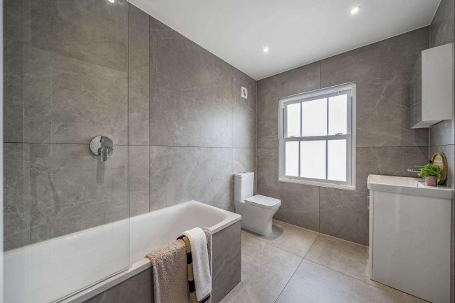 Flat 10 Ignatious House, 17-19 Northbrook Road, Lewisham, London SE13 5QT 2