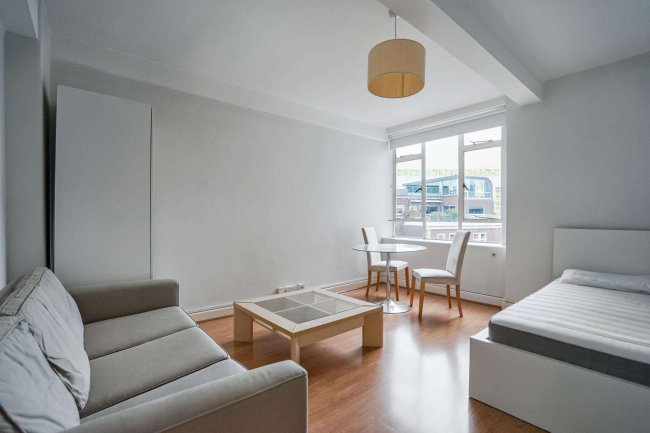 120 Florin Court, 6-9 Charterhouse Square, Barbican, London, EC1M 6EY 4