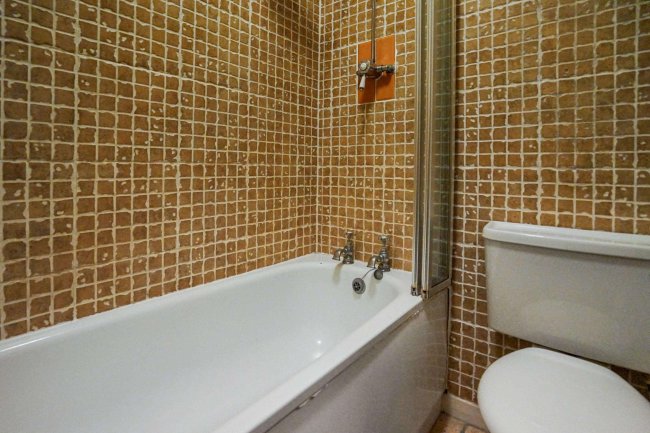 120 Florin Court, 6-9 Charterhouse Square, Barbican, London, EC1M 6EY 4