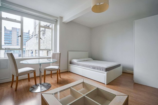 120 Florin Court, 6-9 Charterhouse Square, Barbican, London, EC1M 6EY 4