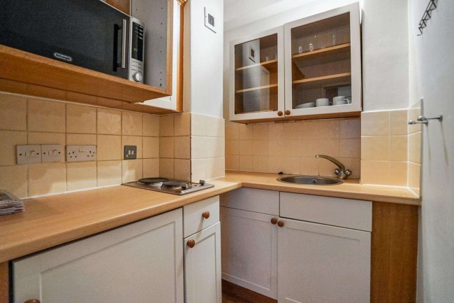 120 Florin Court, 6-9 Charterhouse Square, Barbican, London, EC1M 6EY 4