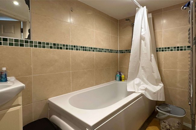 8 Castle Street, Reading RG1 7RD 4